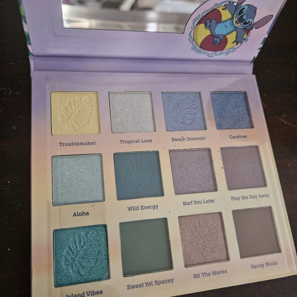 Disney Lilo & Stitch Taste Of Beauty 12 Color Eyeshadow Palette. NEW